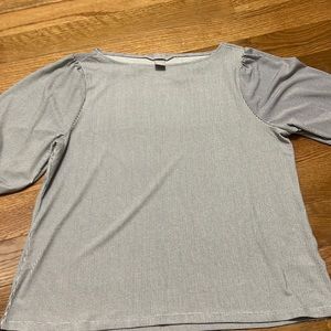 Business casual black and white H&M blouse. Only used once and is high quality